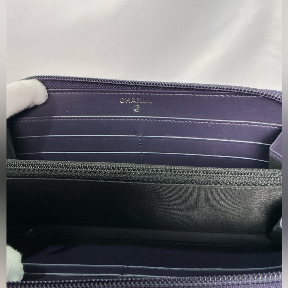 Authentic CHANEL Iridescent Purple Caviar Zip Lizard Embossed Yen Wallet - Picture 13 of 16